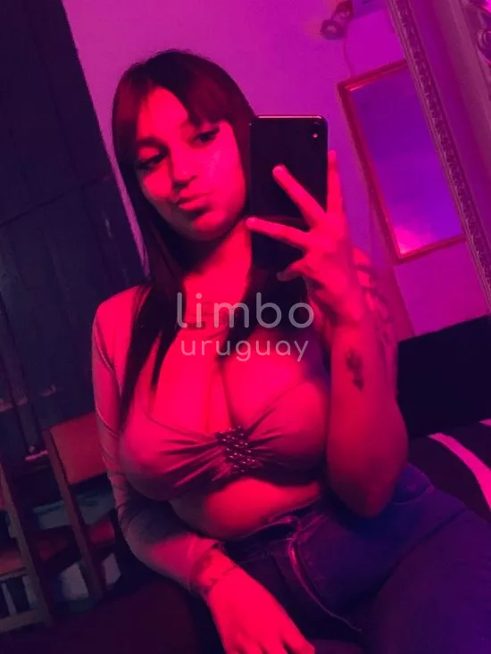 Foto de Avril, escort en Palacio legislativo, Montevideo