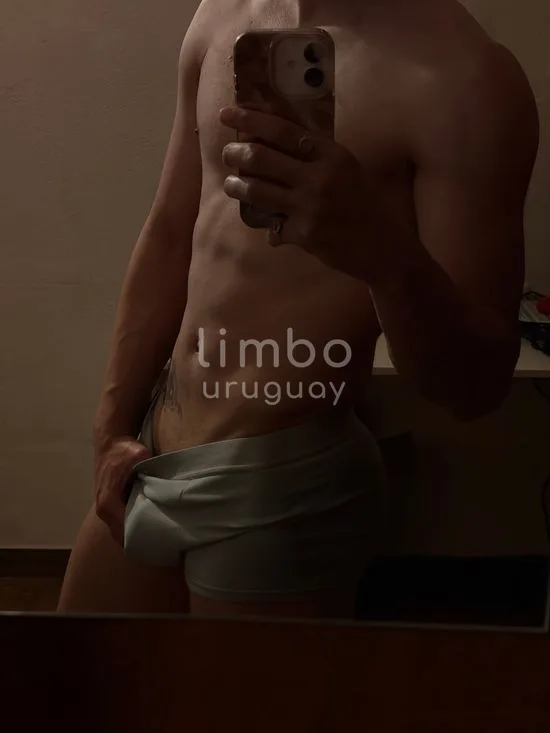 Foto de James, escort en Montevideo