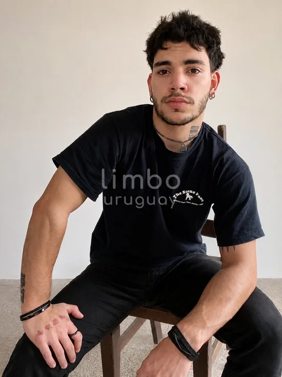 Foto de Lobo Semi-Domesticado, escort en Montevideo