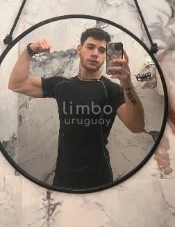 Foto de Lobo Semi-Domesticado, escort en Montevideo