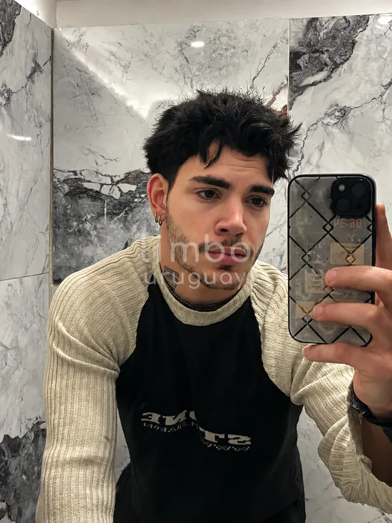 Foto de Lobo Semi-Domesticado, escort en Montevideo