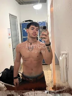 Foto de Lobo Semi-Domesticado, escort en Montevideo