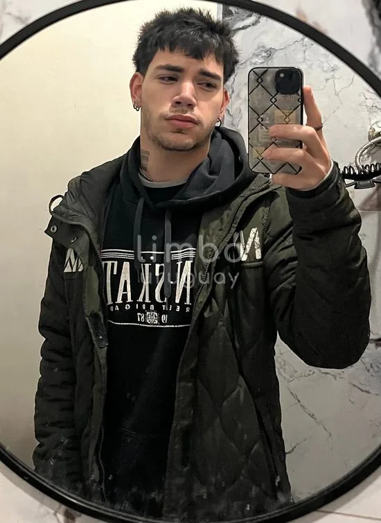 Foto de Lobo Semi-Domesticado, escort en Montevideo